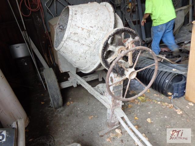lot 69 image: CementMorter mixer, runs and operates. Buyer...