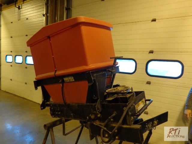 lot 73 image: 2004 WESTERN Poly Tailgate Sander, Elec., Com...