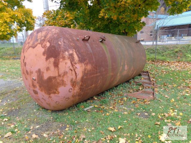 lot 74 image: 1995 DIXIE Pressure tank, 2000 gal. wcradle...