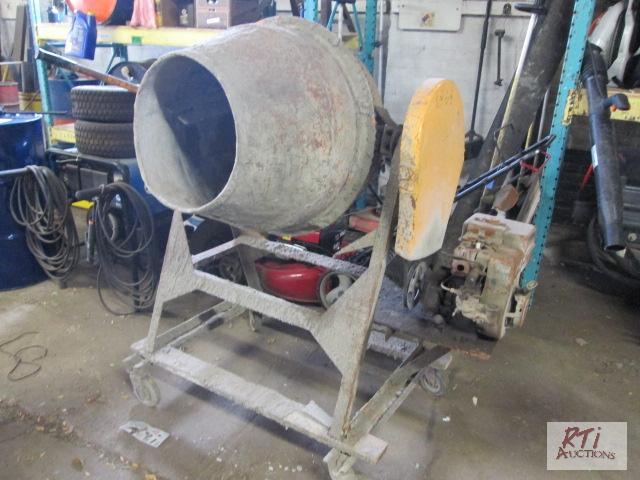 lot 85 image: Concrete mixer, Briggs &amp Stratton engine,...