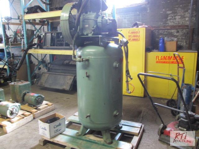 lot 87 image: Champion shop air compressor, working conditi...