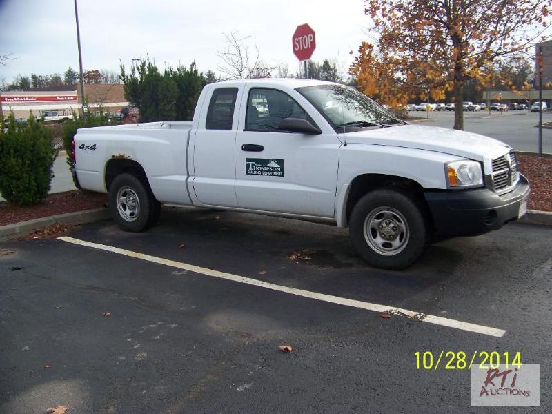 lot 9 image: 2006 Dodge Dakota 4WD Ext-cab Pickup Truck, V...