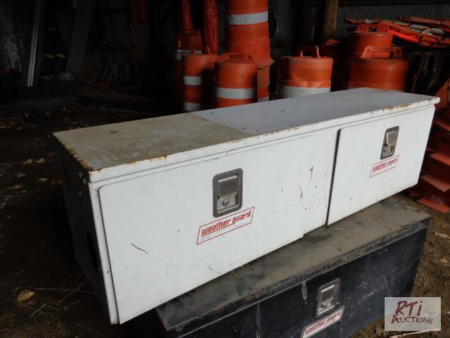 lot 90 image: WEATHER GUARD 5 ft side tool box. Buyer is re...