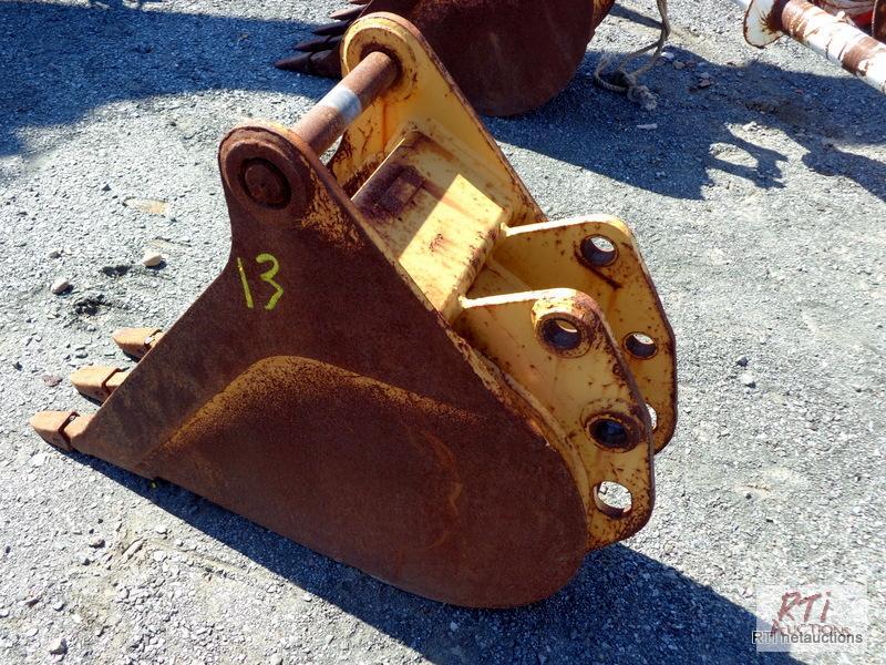 lot 13 image: Case 12 inch backhoe digging bucket,...
