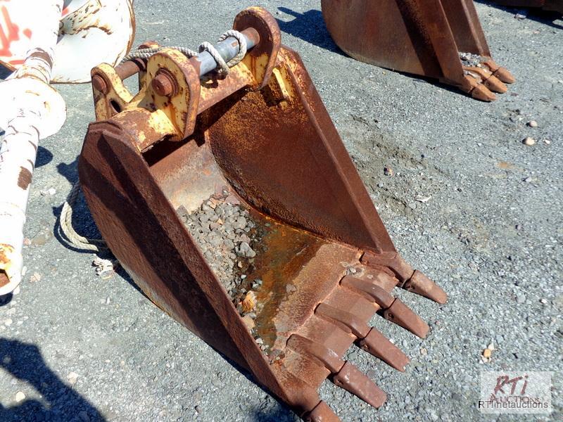 lot 15 image: Case 24 inch backhoe digging bucket,...