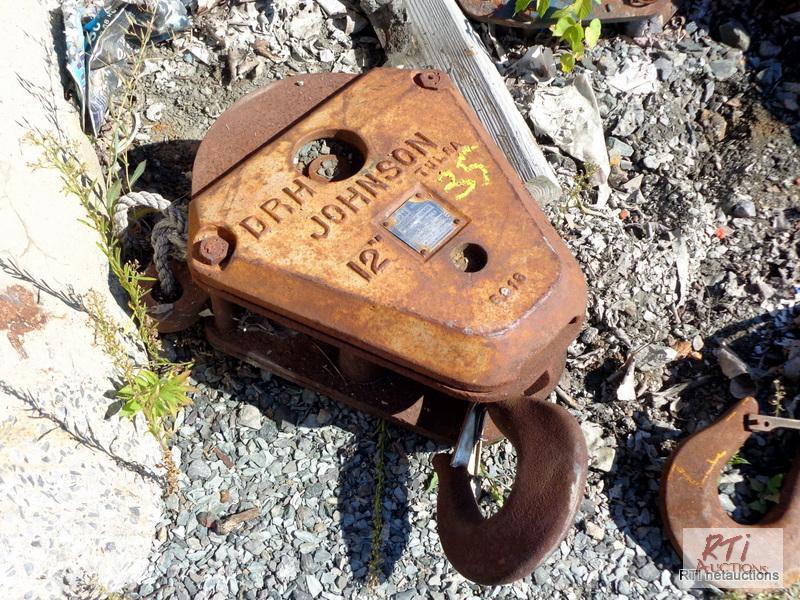 lot 35 image: Johnson 10 ton, 12 inch block,...