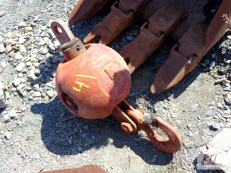 lot 41 image: Johnson 150 pound ball with hook,...