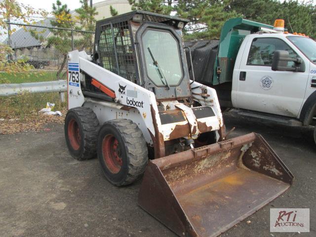 lot 1 image: Bobcat 763 High Flow skid steer loader with e...