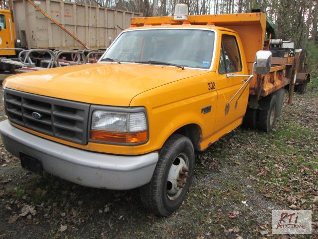 lot 10 image: 1997 Ford F350 2WD dump, VIN# 1FDK37H8VEC1139...