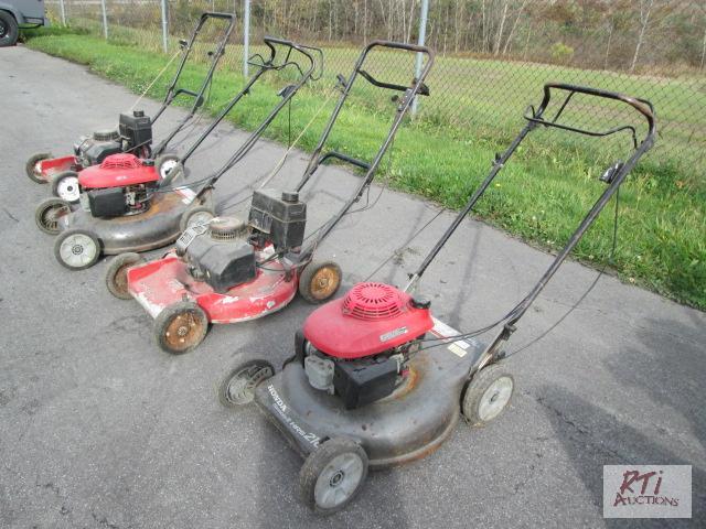 lot 14 image: (4) push mowers (2) Honda Harmony II, (2) To...