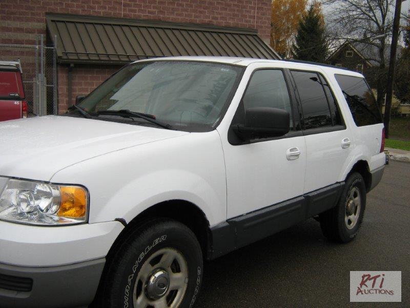 lot 11 image: 2003 FORD 4WD EXPEDITION, VIN 1FMPU16L33LB88...