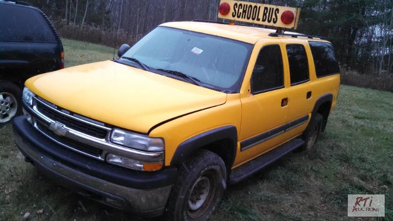 lot 14 image: 2004 Chevy Suburban, 155K miles, 6.0 gas engi...
