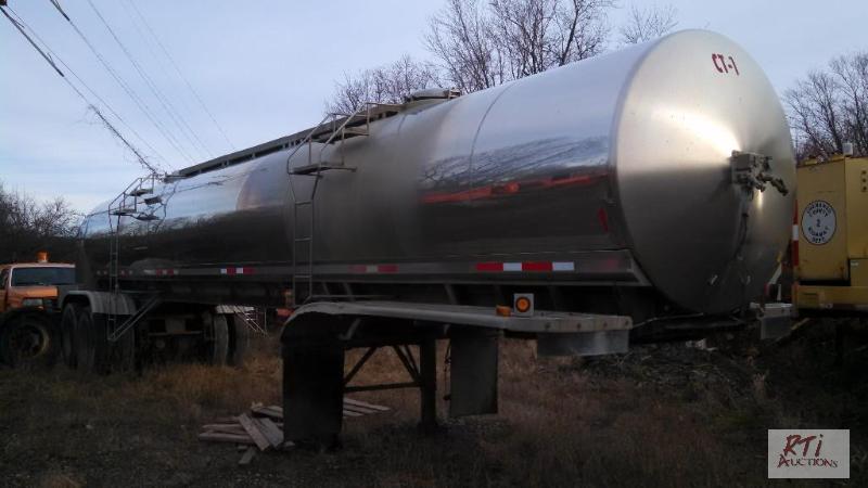 lot 20 image: 1981 WALKER TA Stainless Tank Trailer, VIN ...