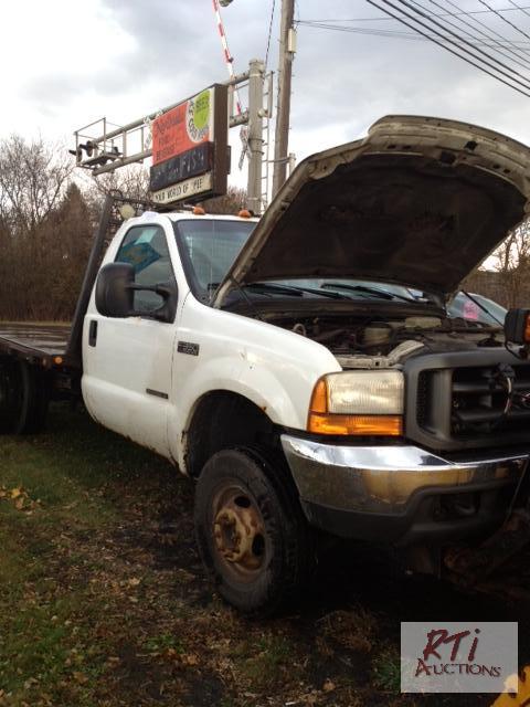 lot 21 image: 2000 Ford F-350 flat bed VIN 1FDWF37YEC02826...