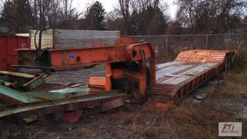 lot 22 image: 1990 FONTAINE DT 1-20 Low-Boy Trailer, VIN 1...