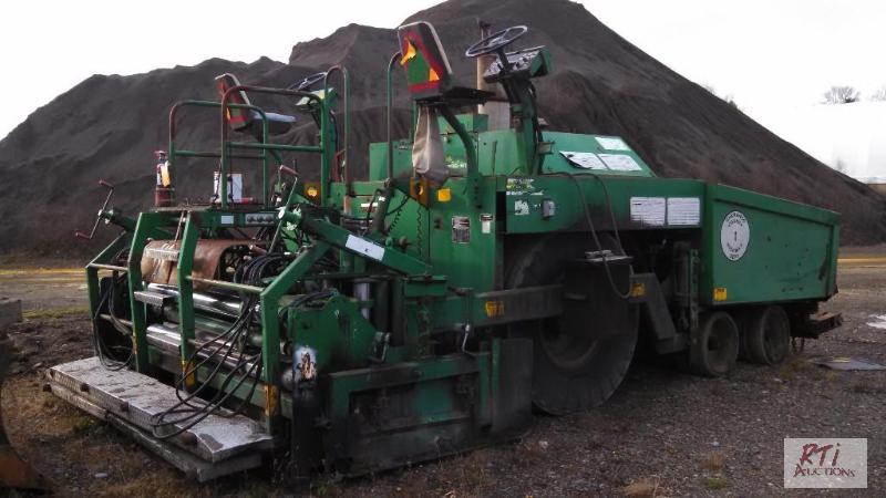 lot 29 image: 1986 BARBER GREENE BG240 Paver, SN BG240X554...