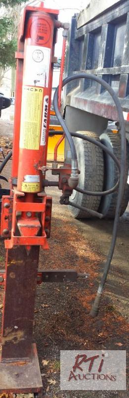 lot 37 image: 3 point hitch tractor mount log splitter. Goo...