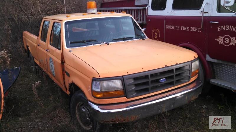 lot 4 image: 1993 FORD F-350 2WD Crew Cab Pickup Truck, VI...