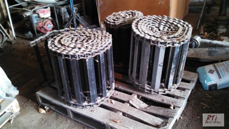 lot 46 image: (2) Rolls (New) Sandersalter bedchain, (Beli...