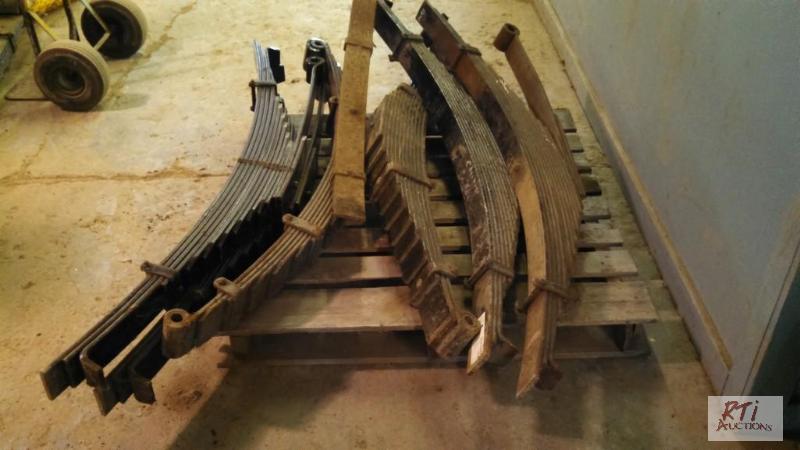 lot 47 image: Pallet Truck Leaf Springs, (2) #43-1003, (1) ...