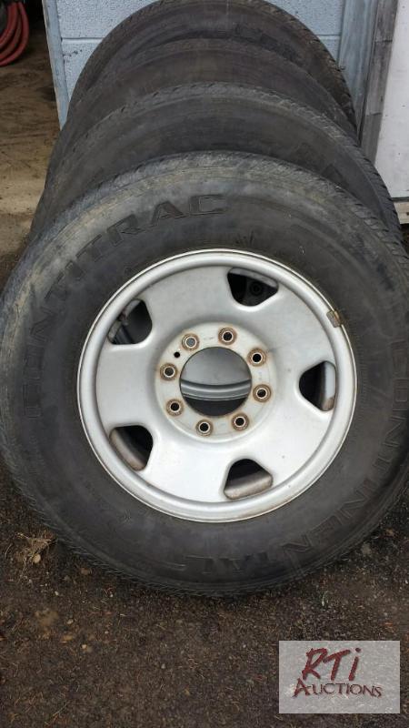 lot 49 image: 4 rims and tires came off of a 2006 Ford F250...
