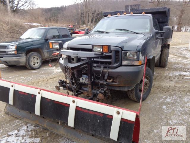 lot 7 image: 2004 Ford F-350 4WD SA DumpPlow Truck, VIN...