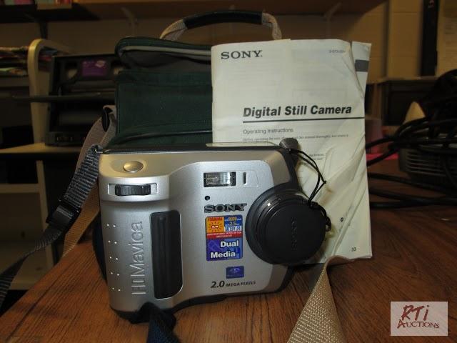 lot 105 image: Sony MVC FD200 Digital still camera, 2 mega p...