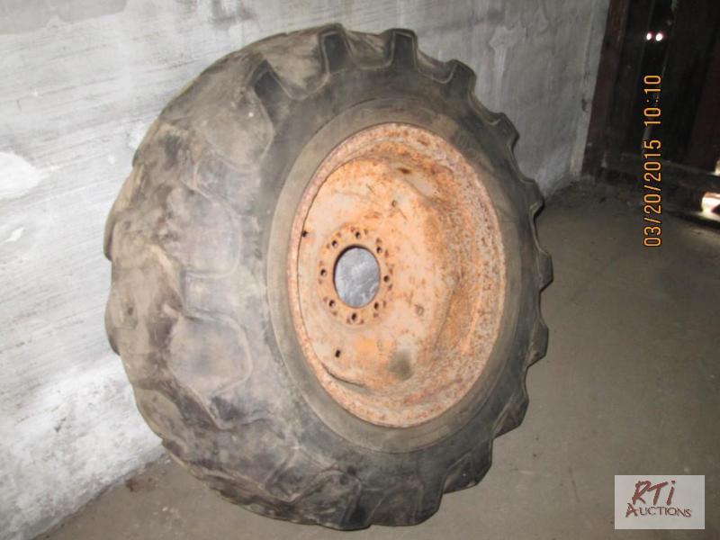 lot 123 image: Backhoe rear tire and rim, 17.5X24. Town of B...