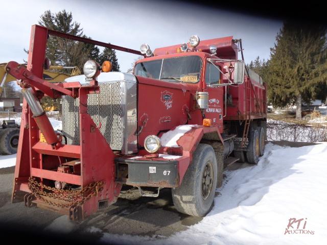 lot 13 image: 1987 AUTOCAR PlowDump Truck, VIN 1WBUCCJE9M...