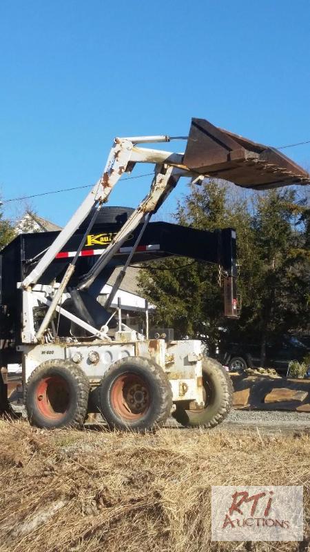 lot 32 image: MELROE BOBCAT M-600 Skid Steer, Recent rebuil...
