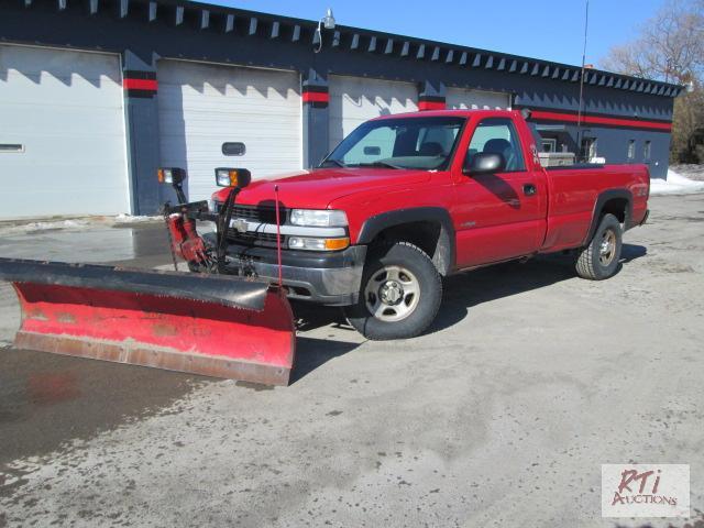 lot 6 image: 2001 Chev. 1500 4WD regular cab pickup, VIN# ...
