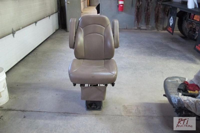 lot 78 image: 2007 Drivers Air Seat from International Pays...