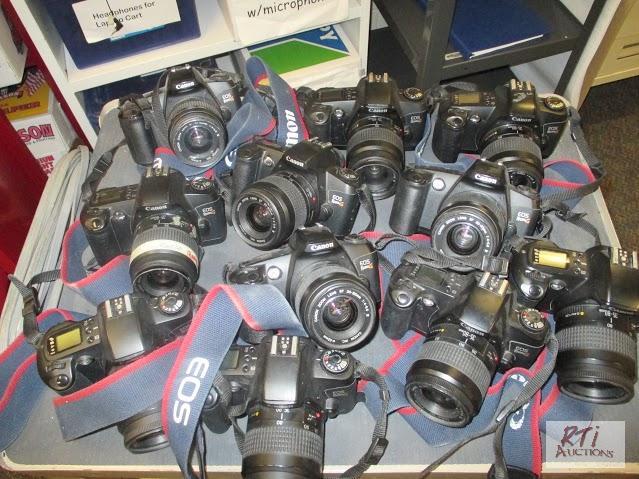 lot 89 image: (11) Canon Rebel G 35mm cameras, condition un...