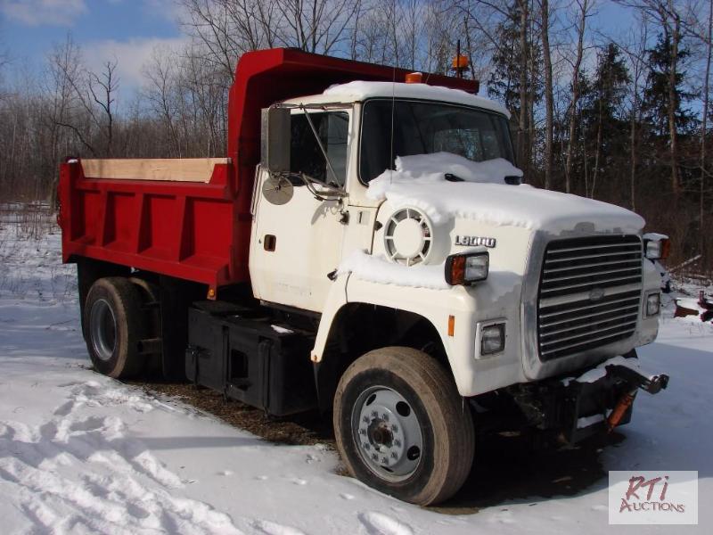 lot 10 image: 1995 Ford L-9000 Dump truck, L-10 Cummins eng...
