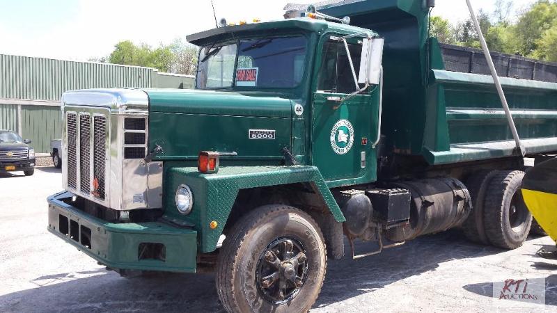 lot 11 image: 1988 International Tandem (Paystar 5000), Cum...