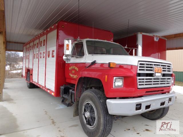 lot 14 image: 1989 FORD F-800 SA Beverage Truck, VIN 1FDX...