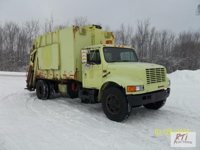 lot 15 image: 1991 International 4900 with pac-mor 20 yard ...