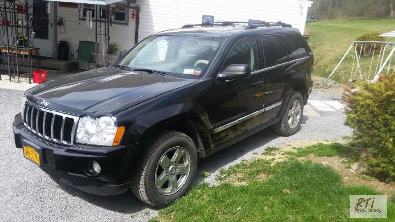 lot 4 image: 2007 Jeep Cherokee Limited 4WD VIN 1J8HR5823...