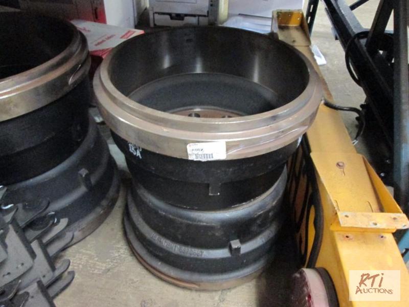 lot 45 image: (2) 3800X brake drums, new, front IH drum, Al...