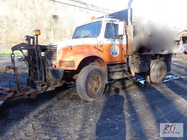 lot 9 image: 1990 IH 4800 SA 4WD PlowSander Truck, VIN ...