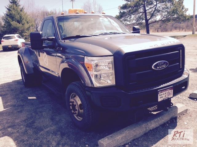 lot 1 image: 2011 FORD F-350 4WD Regular Cab Dually Pickup...