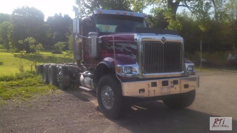 lot 10 image: 2005 International 590 Eagle C&ampC 475HP C...