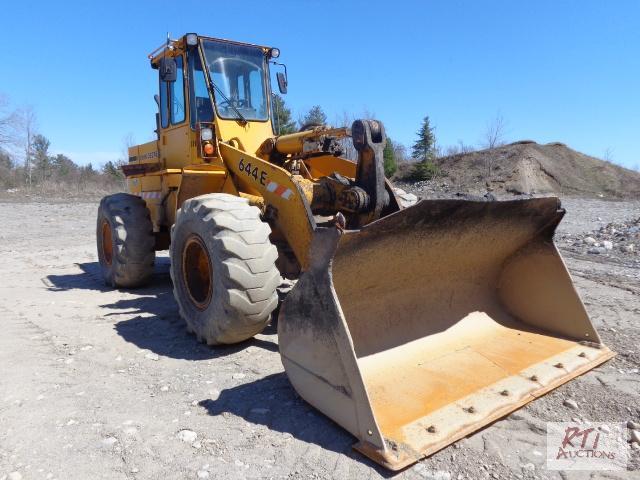 lot 15 image: 1988 John Deere 644E Wheel Loader, SN DW644E...