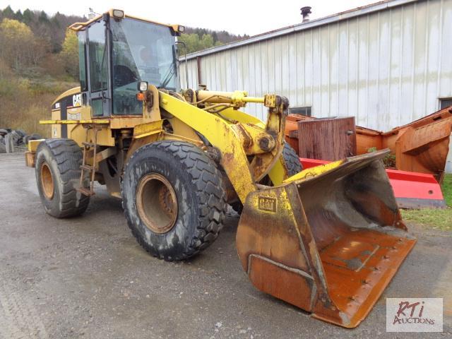lot 17 image: 2000 Cat 938G Wheel Loader, SN 9HS00515. ROP...