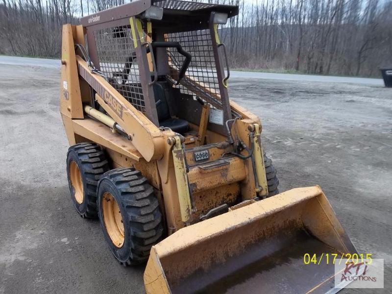lot 22 image: Case 1840 skid steer loader, new tires, GP bu...