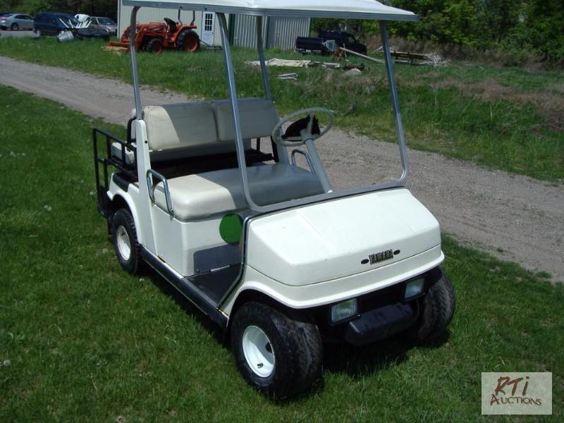 lot 26 image: Yamaha 4 cycle golf cart, good condition all ...