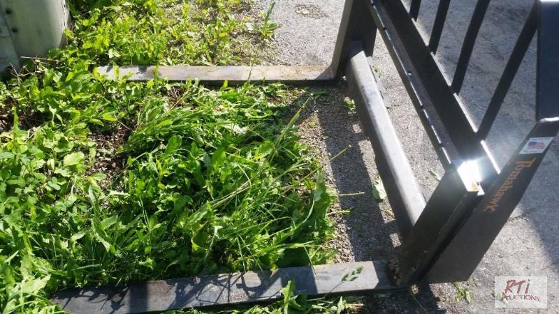 lot 30 image: Tomahawk skidsteer forks, 2800lb capacity. As...