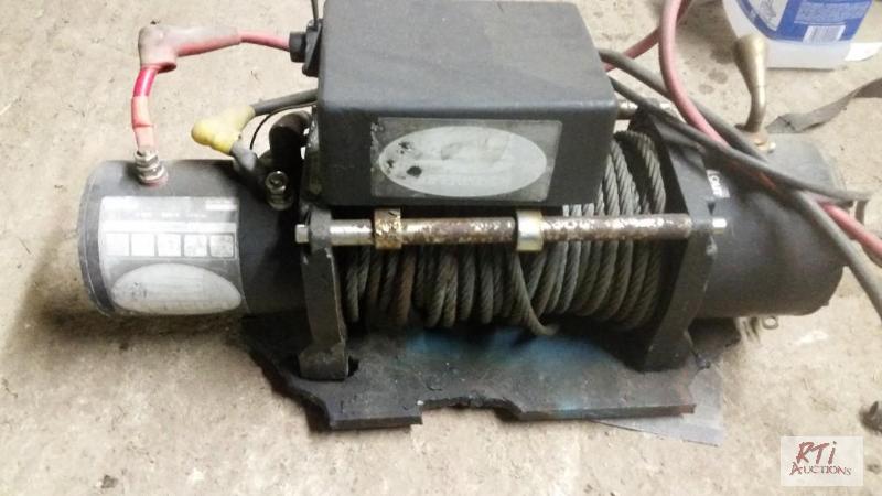 lot 34 image: Working 8500lb super winch. As-is, located in...