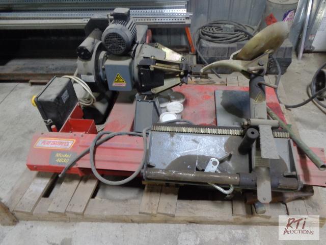 lot 39 image: PERFORMANCE Mo. 4030 Tire Machine. Hydraulic ...