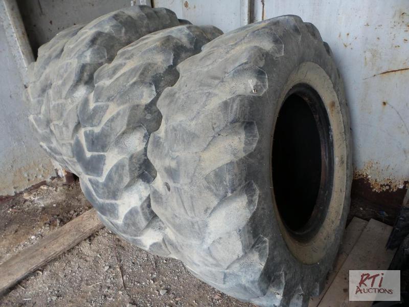 lot 55 image: 4 Used Grader Tires, 17.5-25 L-2 16 ply Fires...